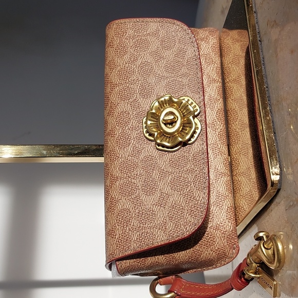 Coach Handbags - Coach tea rose retail sunglasses case in signature print
